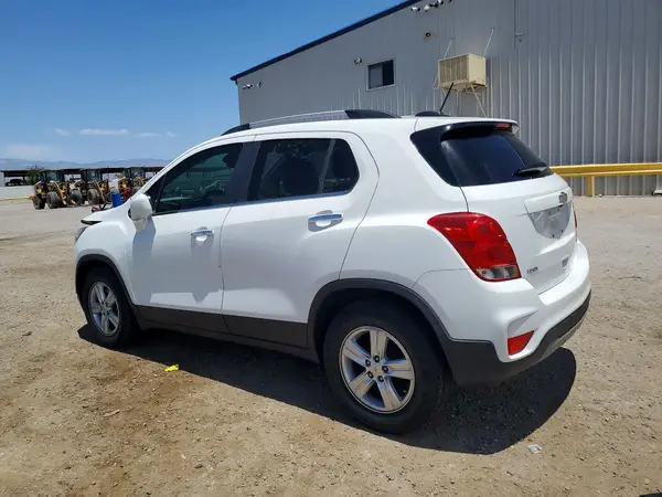 KL7CJLSB2JB524182 2018 CHEVROLET TRAX - Image 2