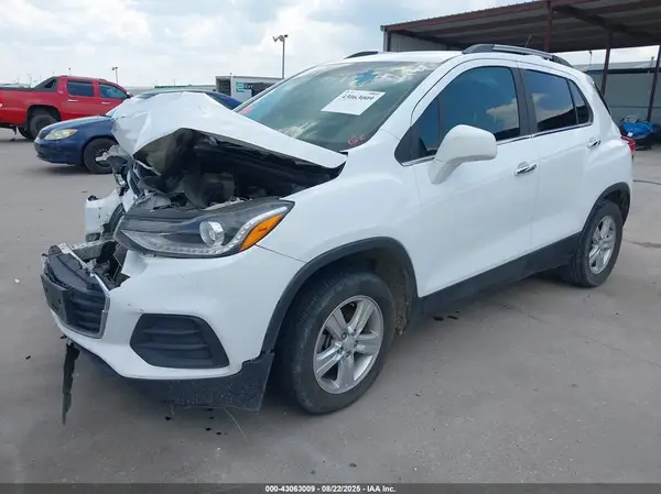 KL7CJLSB2JB543296 2018 CHEVROLET TRAX - Image 2