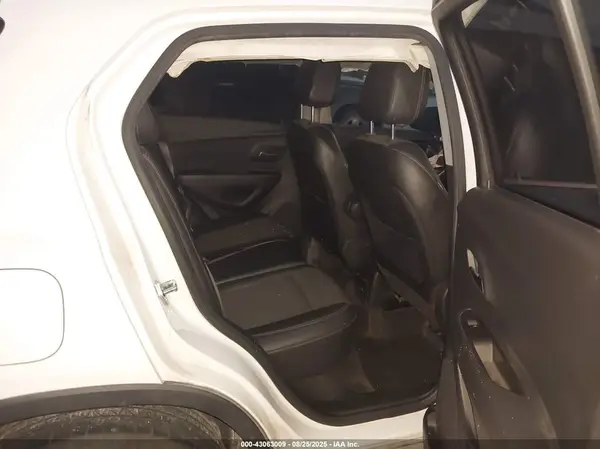 KL7CJLSB2JB543296 2018 CHEVROLET TRAX - Image 8