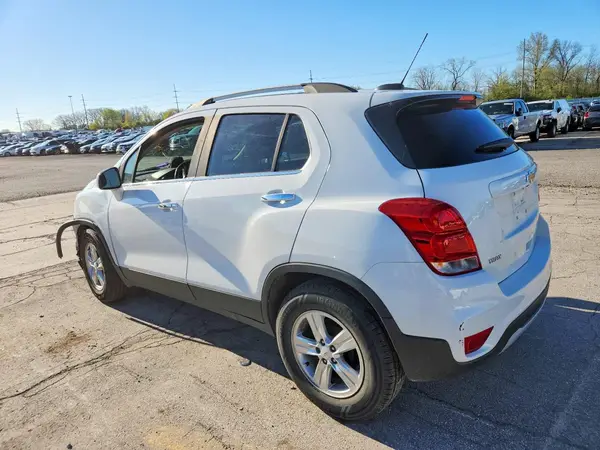 KL7CJLSB2JB545596 2018 CHEVROLET TRAX - Image 2