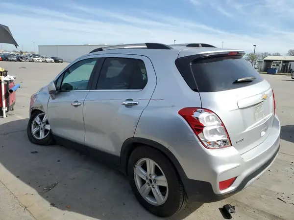 KL7CJLSB2JB564391 2018 CHEVROLET TRAX - Image 2