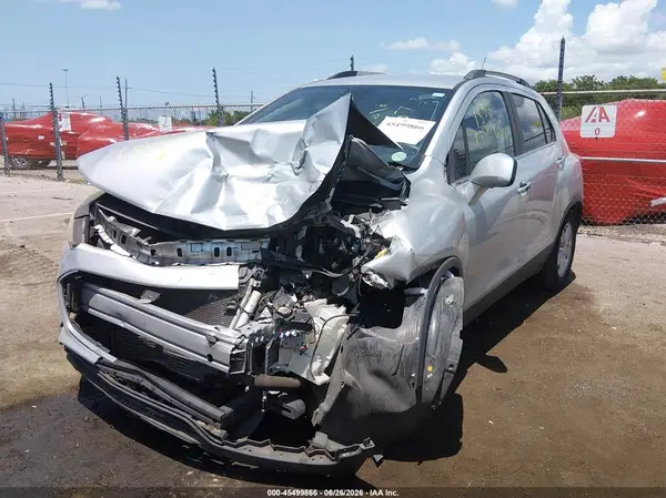 KL7CJLSB2JB581837 2018 CHEVROLET TRAX - Image 2