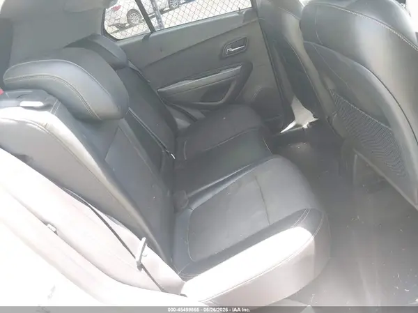 KL7CJLSB2JB581837 2018 CHEVROLET TRAX - Image 8