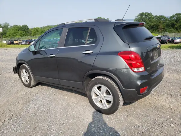 KL7CJLSB2JB584303 2018 CHEVROLET TRAX - Image 2