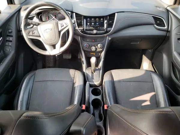 KL7CJLSB2JB584303 2018 CHEVROLET TRAX - Image 8