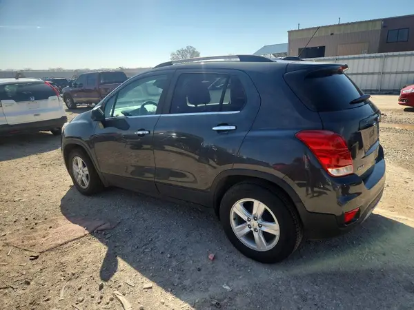 KL7CJLSB2JB585631 2018 CHEVROLET TRAX - Image 2