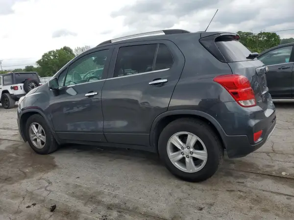 KL7CJLSB2JB605425 2018 CHEVROLET TRAX - Image 2