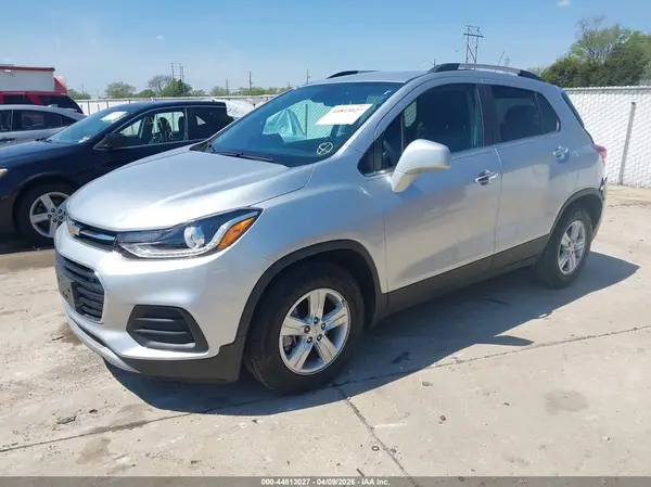 KL7CJLSB2JB616151 2018 CHEVROLET TRAX - Image 2