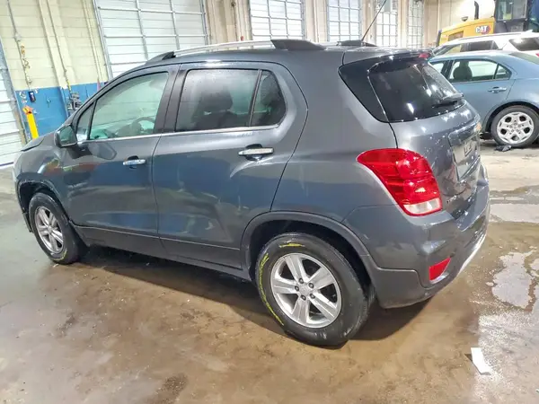 KL7CJLSB2JB617686 2018 CHEVROLET TRAX - Image 2