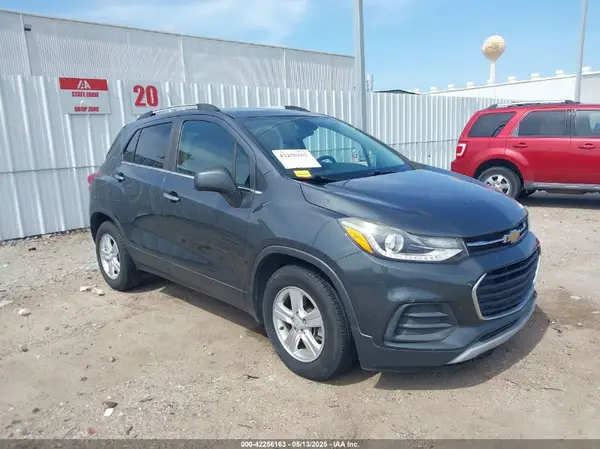 KL7CJLSB2JB626145 2018 CHEVROLET TRAX - Image 1