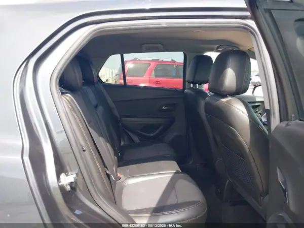 KL7CJLSB2JB626145 2018 CHEVROLET TRAX - Image 8