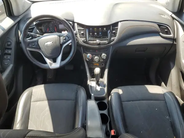 KL7CJLSB2JB626985 2018 CHEVROLET TRAX - Image 8