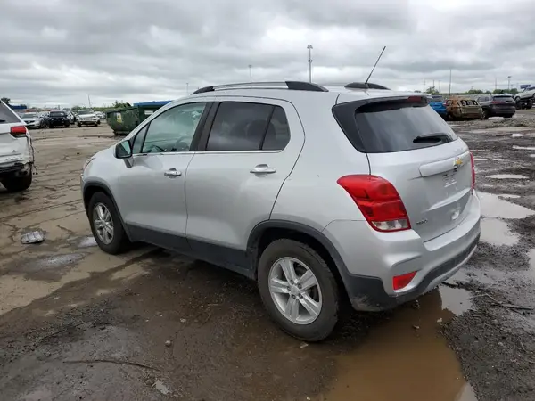 KL7CJLSB2JB637968 2018 CHEVROLET TRAX - Image 2