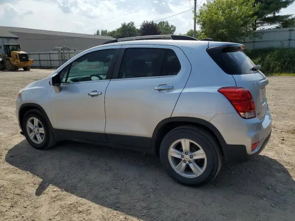 KL7CJLSB2JB647657 2018 CHEVROLET TRAX - Image 2