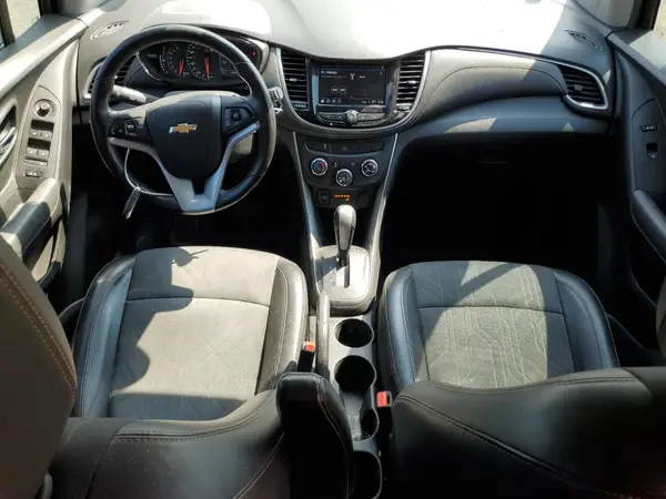 KL7CJLSB2JB647657 2018 CHEVROLET TRAX - Image 8