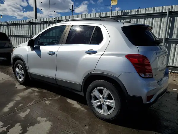 KL7CJLSB2JB648341 2018 CHEVROLET TRAX - Image 2