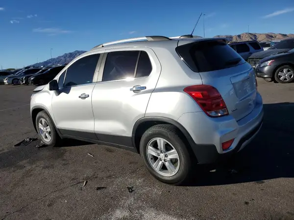 KL7CJLSB2JB648758 2018 CHEVROLET TRAX - Image 2
