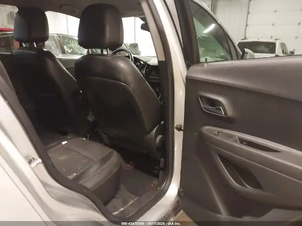 KL7CJLSB2JB651515 2018 CHEVROLET TRAX - Image 8