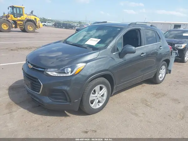 KL7CJLSB2JB675636 2018 CHEVROLET TRAX - Image 2