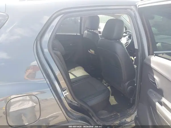KL7CJLSB2JB675636 2018 CHEVROLET TRAX - Image 8