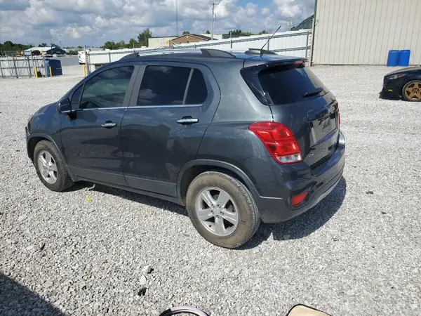 KL7CJLSB2JB675684 2018 CHEVROLET TRAX - Image 2