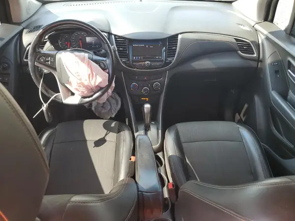 KL7CJLSB2JB675684 2018 CHEVROLET TRAX - Image 8