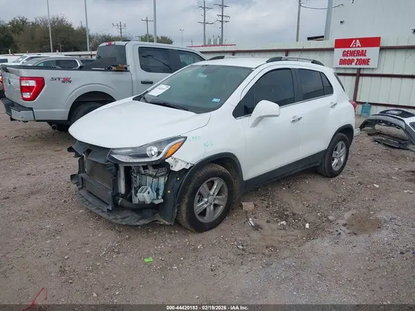 KL7CJLSB2JB676365 2018 CHEVROLET TRAX - Image 2