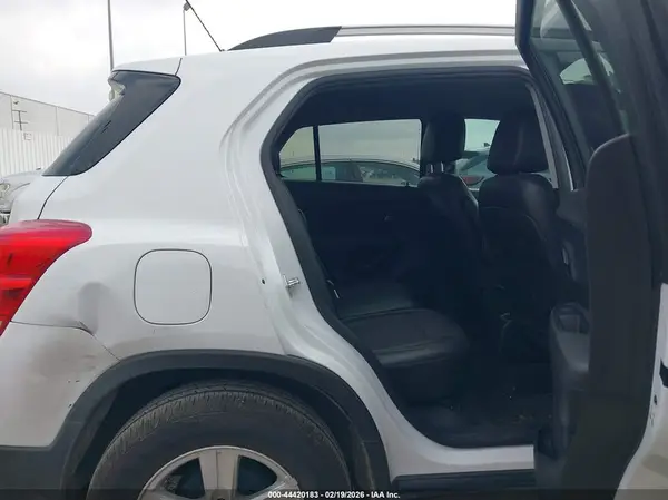 KL7CJLSB2JB676365 2018 CHEVROLET TRAX - Image 8