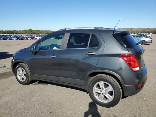 KL7CJLSB2JB679556 2018 CHEVROLET TRAX - Image 2