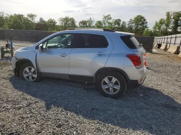 KL7CJLSB2JB683347 2018 CHEVROLET TRAX - Image 2