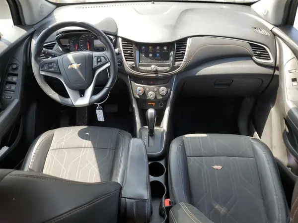 KL7CJLSB2JB694042 2018 CHEVROLET TRAX - Image 8