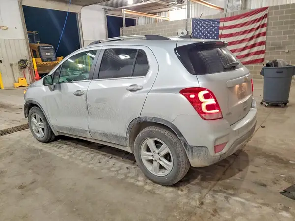 KL7CJLSB2JB716072 2018 CHEVROLET TRAX - Image 2