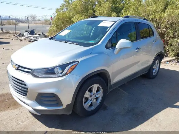 KL7CJLSB2KB721533 2019 CHEVROLET TRAX - Image 2