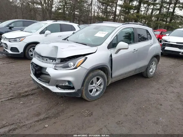 KL7CJLSB2KB752782 2019 CHEVROLET TRAX - Image 2