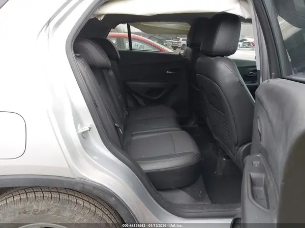 KL7CJLSB2KB752782 2019 CHEVROLET TRAX - Image 8