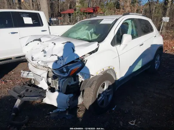 KL7CJLSB2KB757996 2019 CHEVROLET TRAX - Image 2