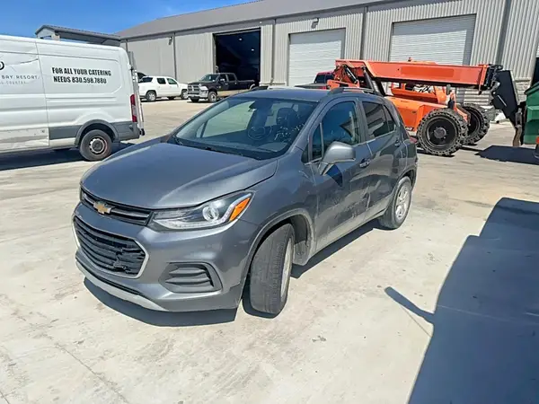 KL7CJLSB2KB768772 2019 CHEVROLET TRAX - Image 2