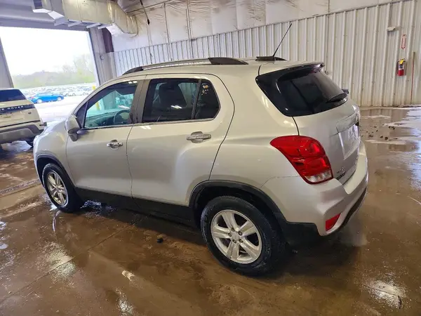 KL7CJLSB2KB780372 2019 CHEVROLET TRAX - Image 2