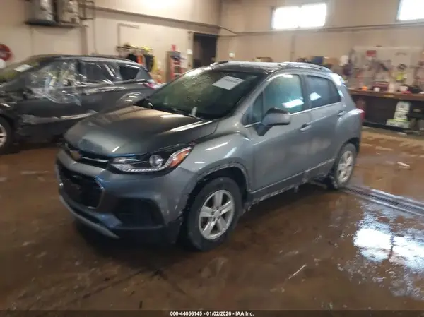 KL7CJLSB2KB785782 2019 CHEVROLET TRAX - Image 2