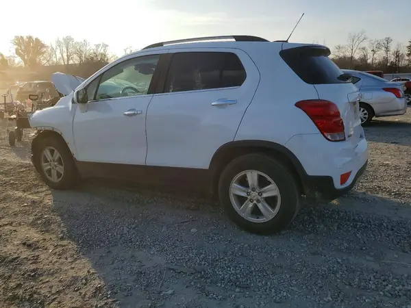 KL7CJLSB2KB810258 2019 CHEVROLET TRAX - Image 2