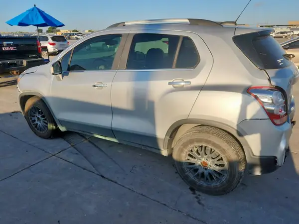 KL7CJLSB2KB811796 2019 CHEVROLET TRAX - Image 2