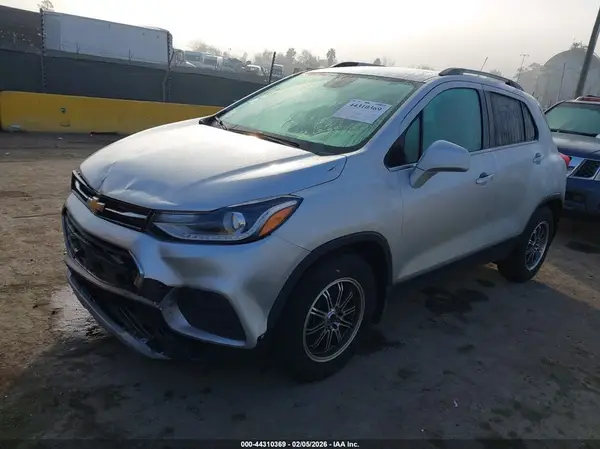 KL7CJLSB2KB816898 2019 CHEVROLET TRAX - Image 2