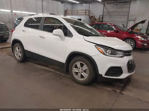 KL7CJLSB2KB828372 2019 CHEVROLET TRAX - Image 1