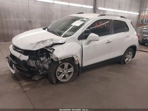 KL7CJLSB2KB828372 2019 CHEVROLET TRAX - Image 2