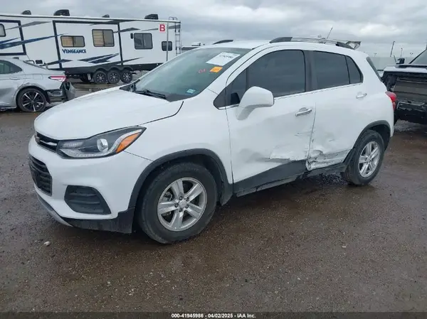 KL7CJLSB2KB840411 2019 CHEVROLET TRAX - Image 2