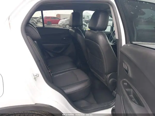 KL7CJLSB2KB840411 2019 CHEVROLET TRAX - Image 8