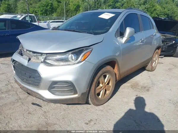KL7CJLSB2KB842045 2019 CHEVROLET TRAX - Image 2