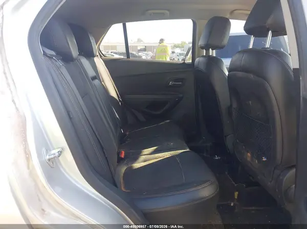 KL7CJLSB2KB842045 2019 CHEVROLET TRAX - Image 8