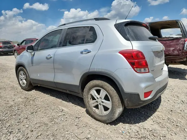KL7CJLSB2KB845589 2019 CHEVROLET TRAX - Image 2