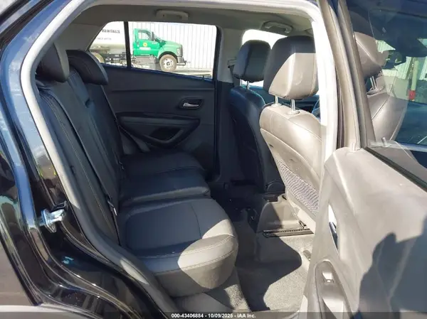 KL7CJLSB2KB859301 2019 CHEVROLET TRAX - Image 8